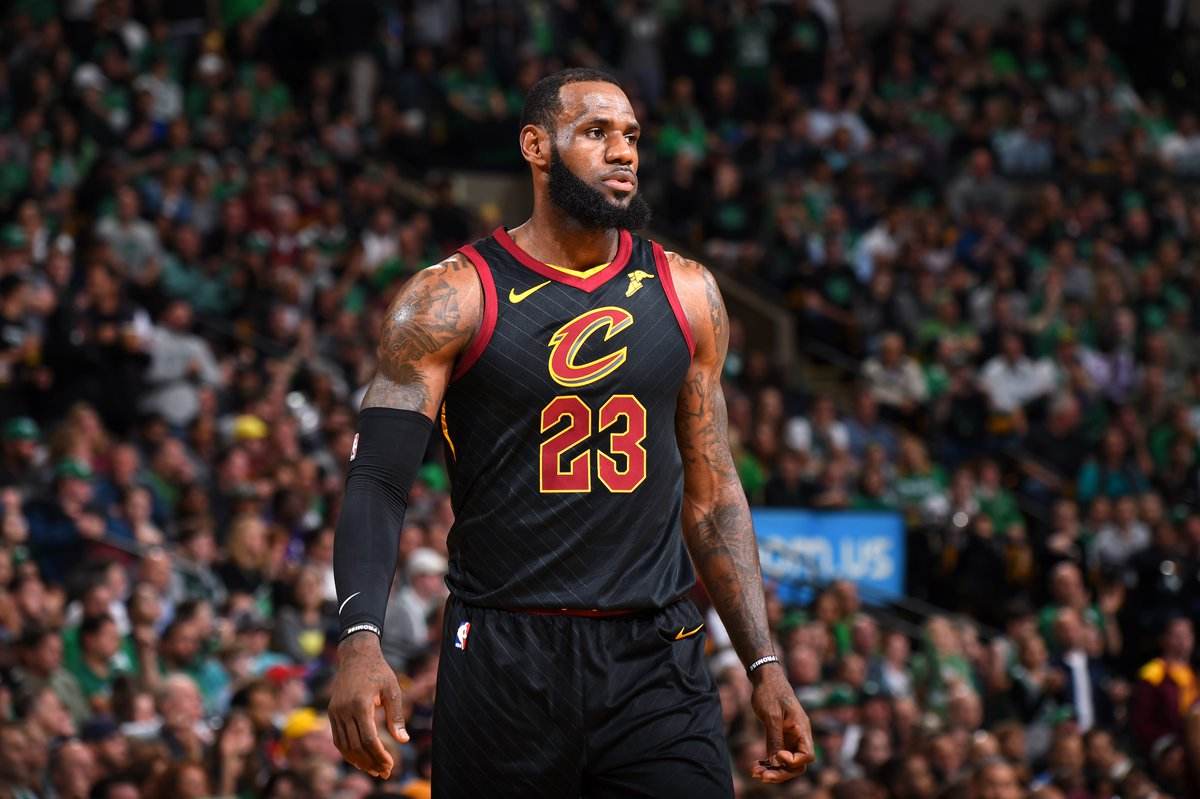 詹姆斯在西班牙队比赛中夺冠，重返赛场引发热议！气势如虹延续的简单介绍