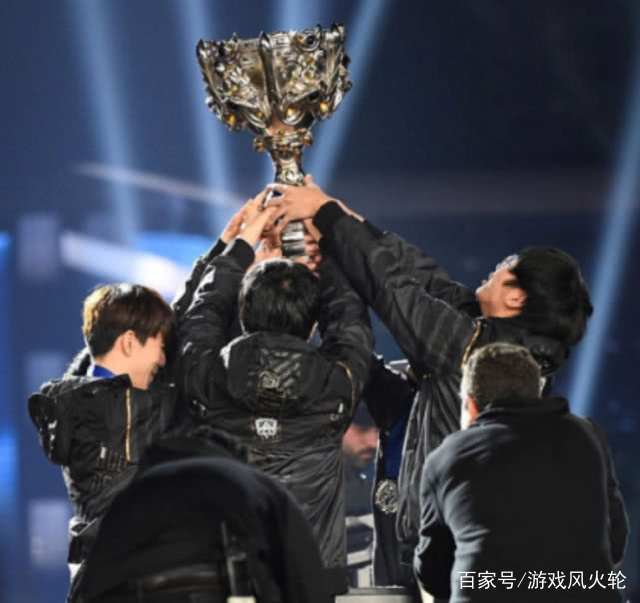 开云App-包含领先优势明显首场状态出色，SKT观众沸腾！，Ming重返赛场观众掌声雷动的词条