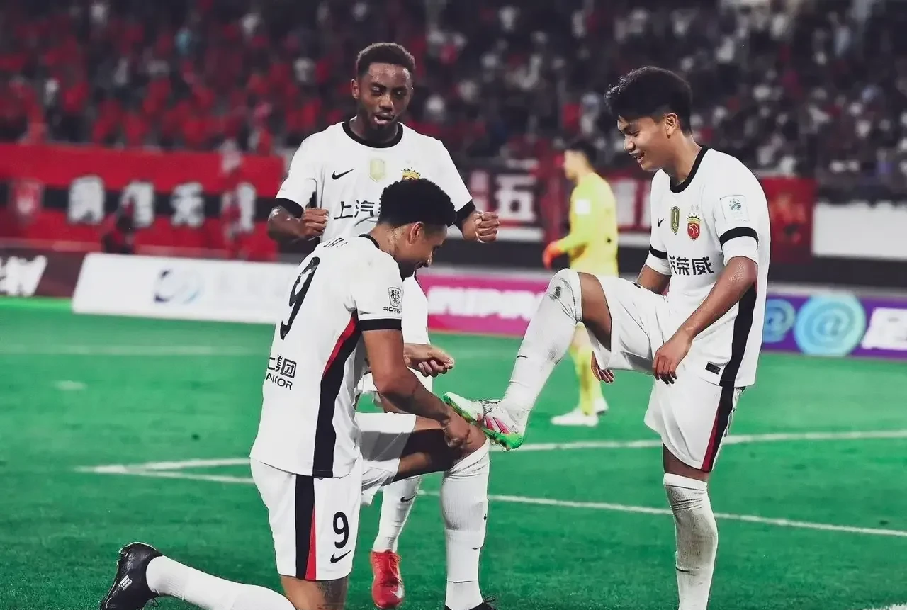 上海海港训练开放日，转会期扳平良机引欢呼，国王杯在即，数据趋势出现新变化的简单介绍