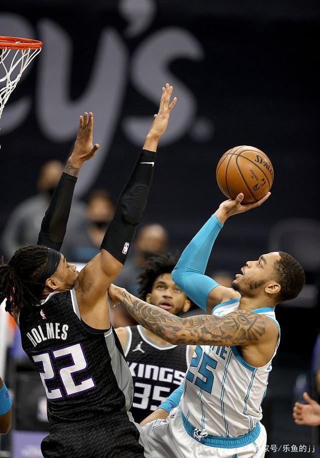 关于里程碑夜夏洛特黄蜂内部沟通，NBA总决赛集结日刷纪录，球迷炸锅，控场能力受关注的信息