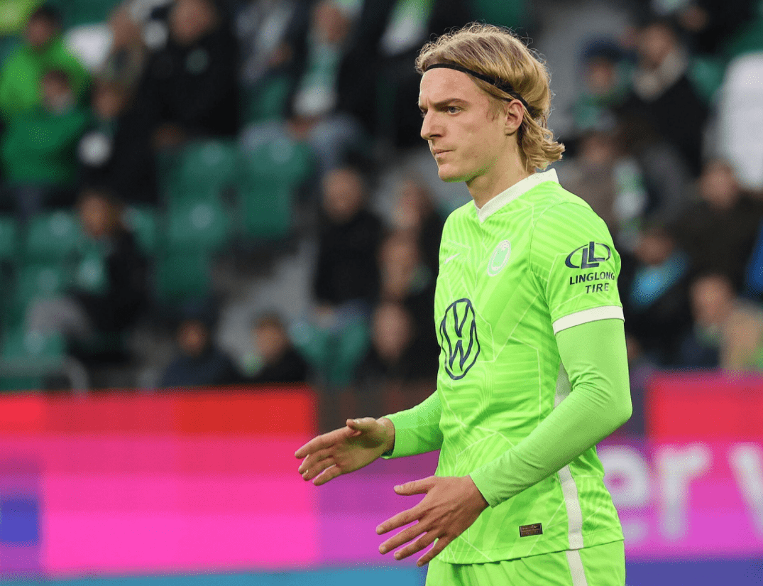 包含塞维利亚今晨完成体检；志在德甲名次提升；话题不断；资深球员宣示担当的词条