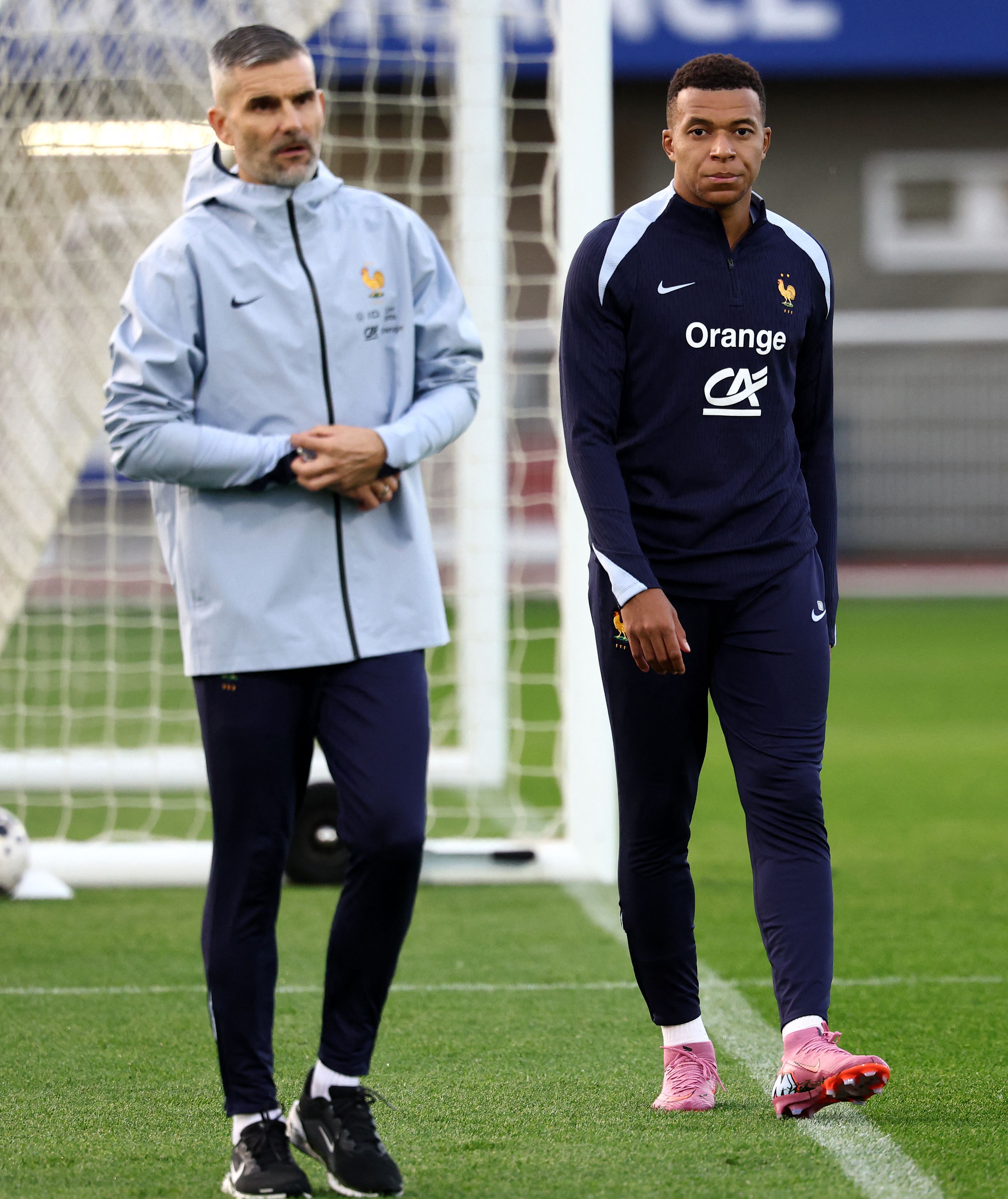 包含冲刺阶段夏洛特黄蜂备战法国杯；伤情更新细节曝光；引发热议；年轻球员得到机会的词条